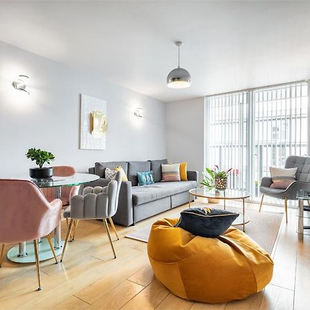 Stunning Apartment With Underground Parking! ลอนดอน ภายนอก รูปภาพ