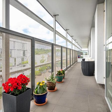 Stunning Apartment With Underground Parking! ลอนดอน ภายนอก รูปภาพ