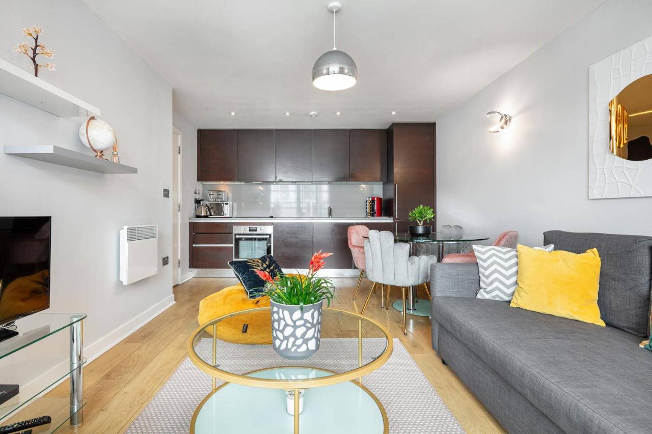 Stunning Apartment With Underground Parking! ลอนดอน ภายนอก รูปภาพ