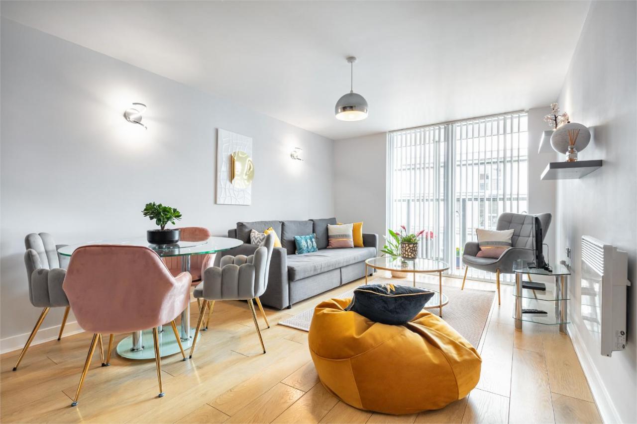 Stunning Apartment With Underground Parking! ลอนดอน ภายนอก รูปภาพ