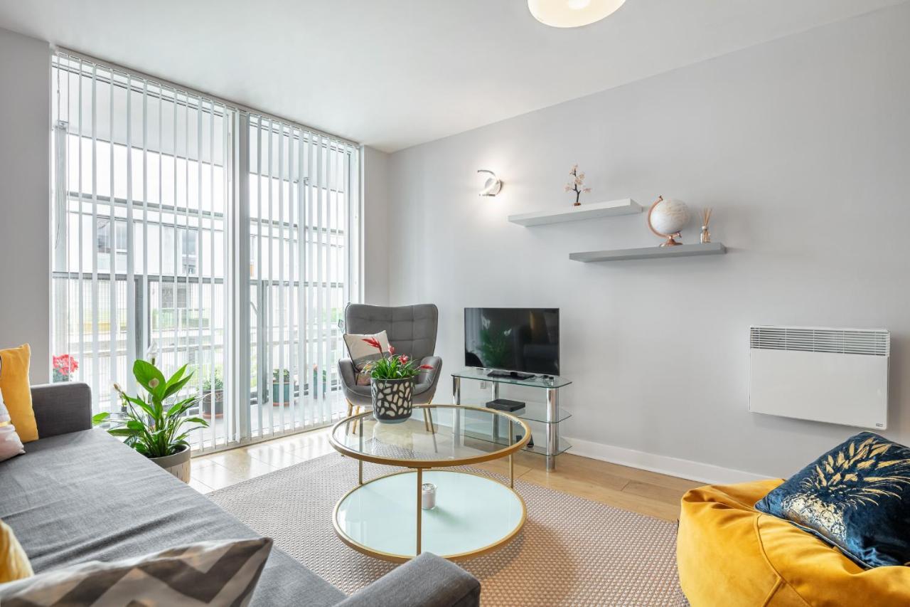 Stunning Apartment With Underground Parking! ลอนดอน ภายนอก รูปภาพ