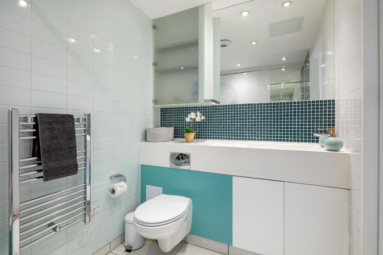 Stunning Apartment With Underground Parking! ลอนดอน ภายนอก รูปภาพ